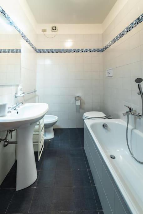 Casa Magnodeno Apartment Lecco Luaran gambar